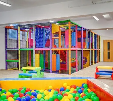 21b Niebieskie Z Basenem Krytym, Odkrytym, Sala Zabaw, Animacjami Poddabie